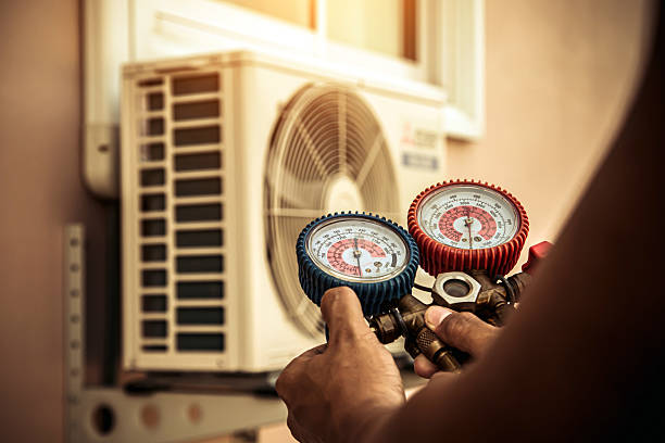 Professional Hvac Maintenance technician working in Willis, TX